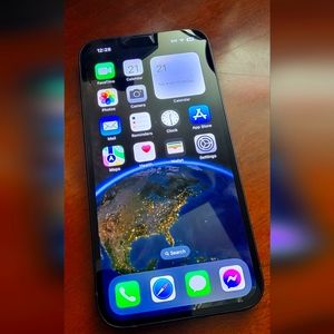 Apple iPhone 13 128gb in midnight